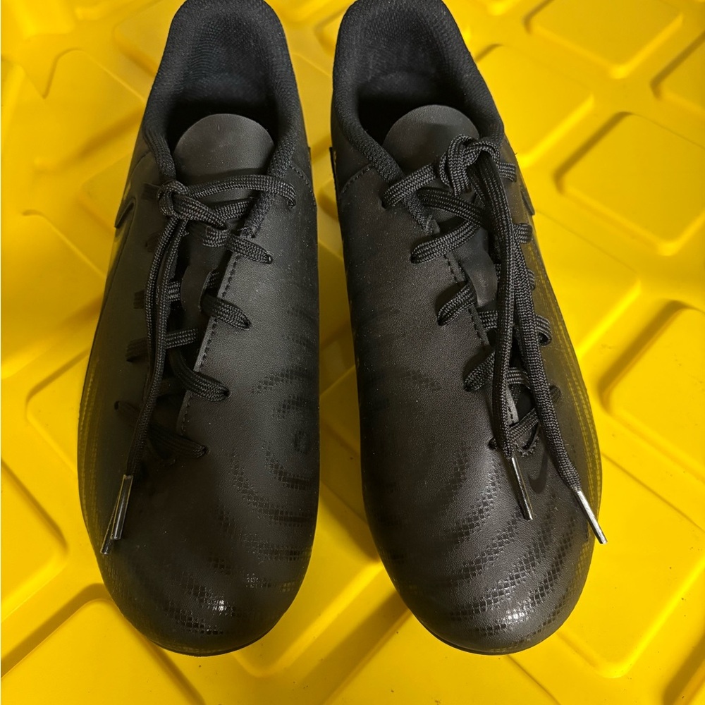 NWOT Kids Nike Jungen Jr. Phantom Gx 2 cleats 5Y